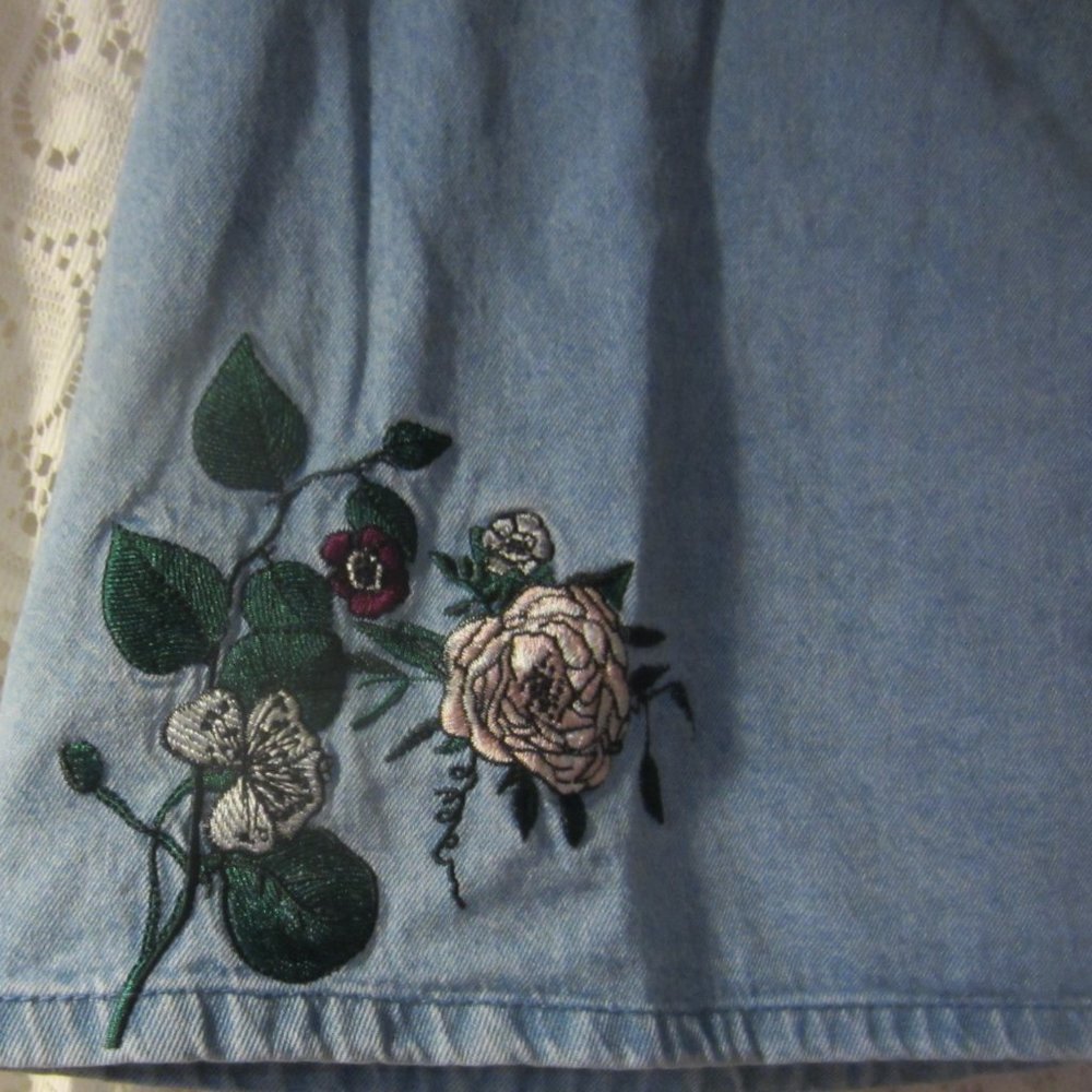 H & M Coachella Denim Jean Mini Skirt Floral Rose Embroidered Women's 12 - Picture 2 of 5